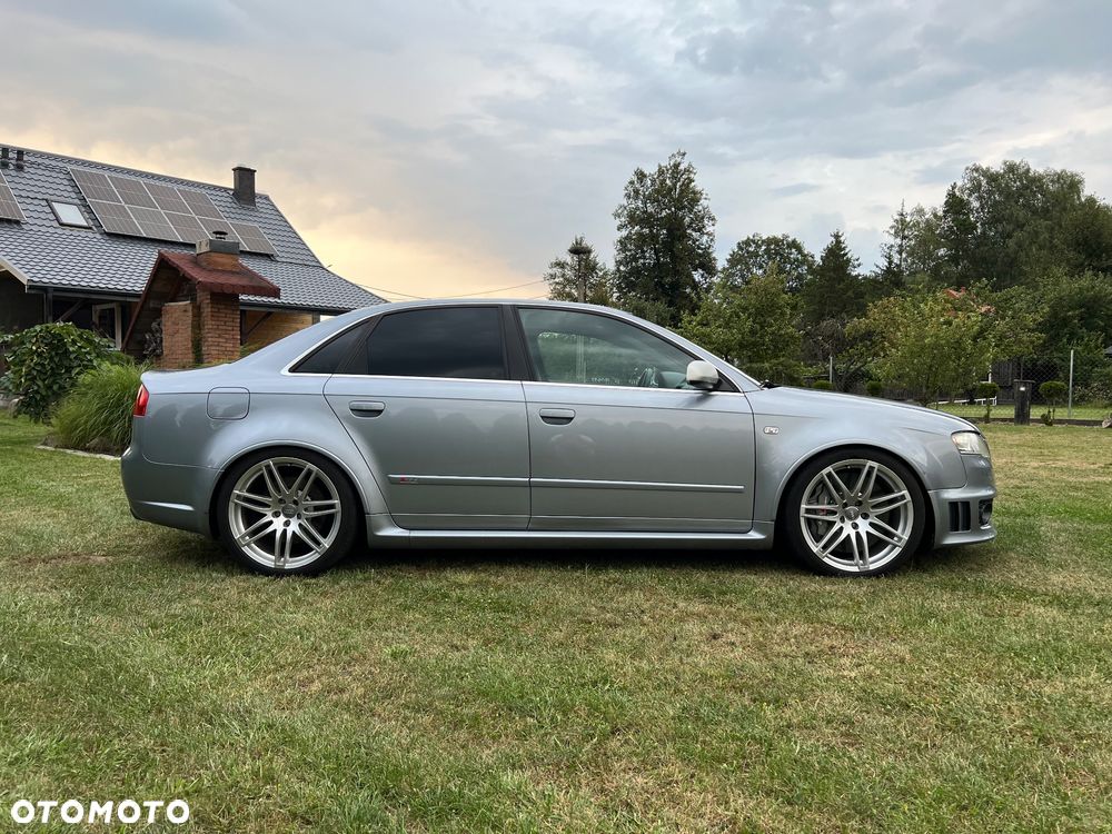 Audi RS4 Limousine - 9