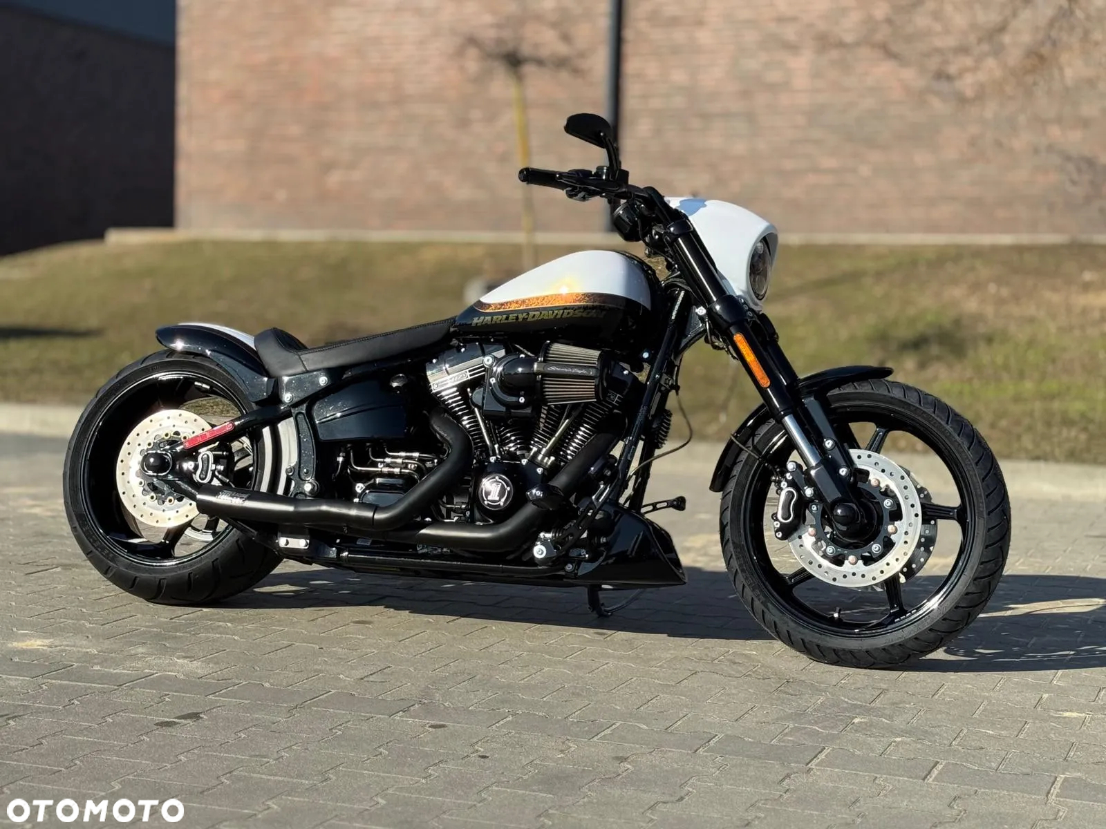 Harley-Davidson Softail Breakout - 2