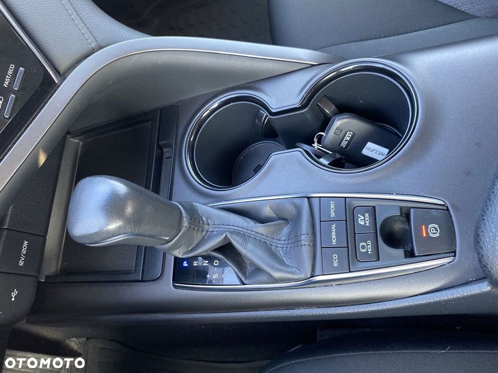 Toyota Camry 2.5 Hybrid Comfort CVT - 25