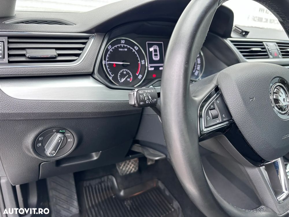 Skoda Superb 2.0 TDI DSG Ambition - 31