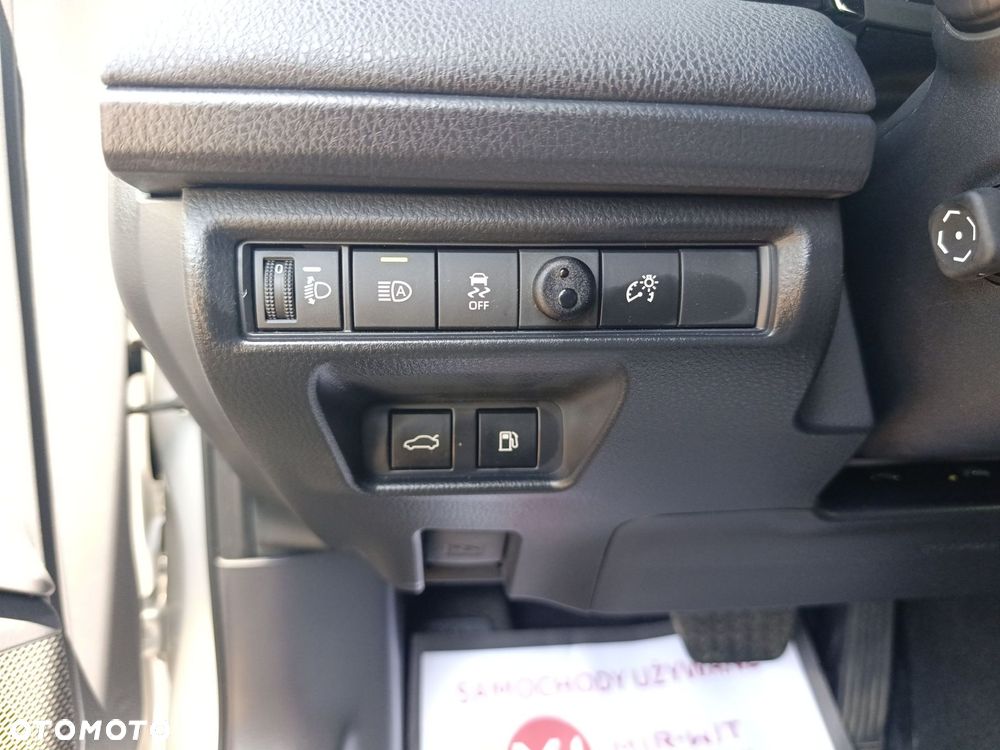 Toyota Camry - 23