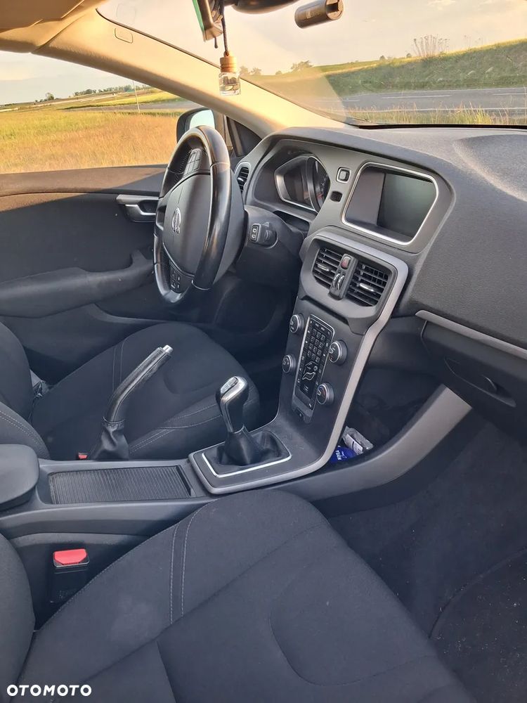 Volvo V40 D2 - 14