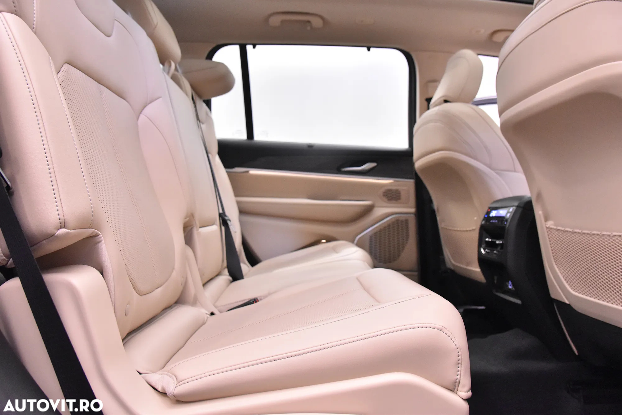 Jeep Grand Cherokee - 12