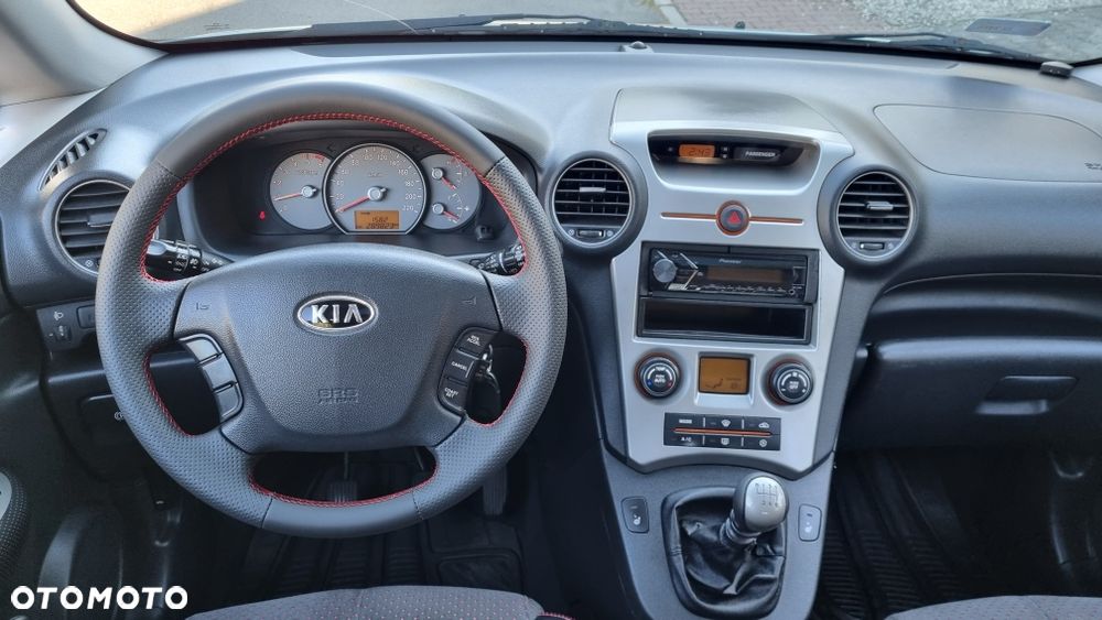 Kia Carens - 5