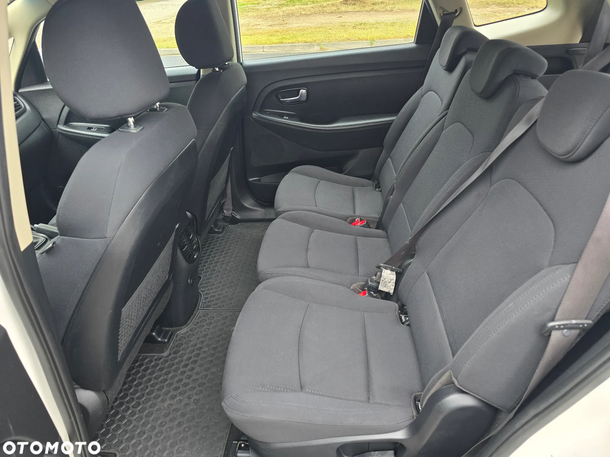Kia Carens 1.7 CRDi 115 UEFA EURO 2016 - 14