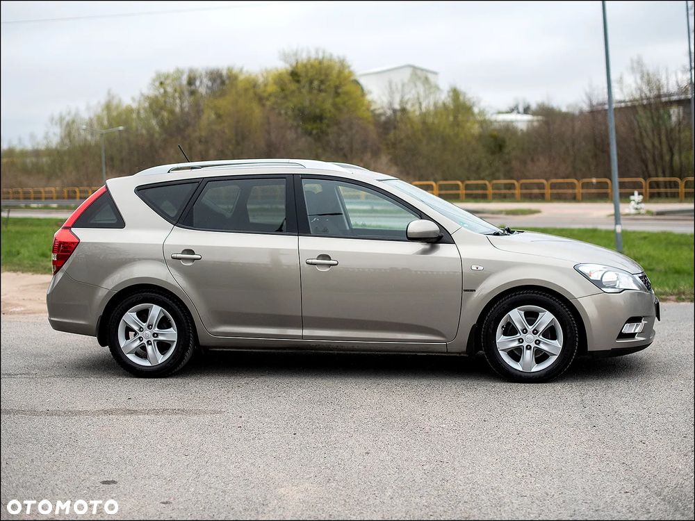 Kia Ceed - 9