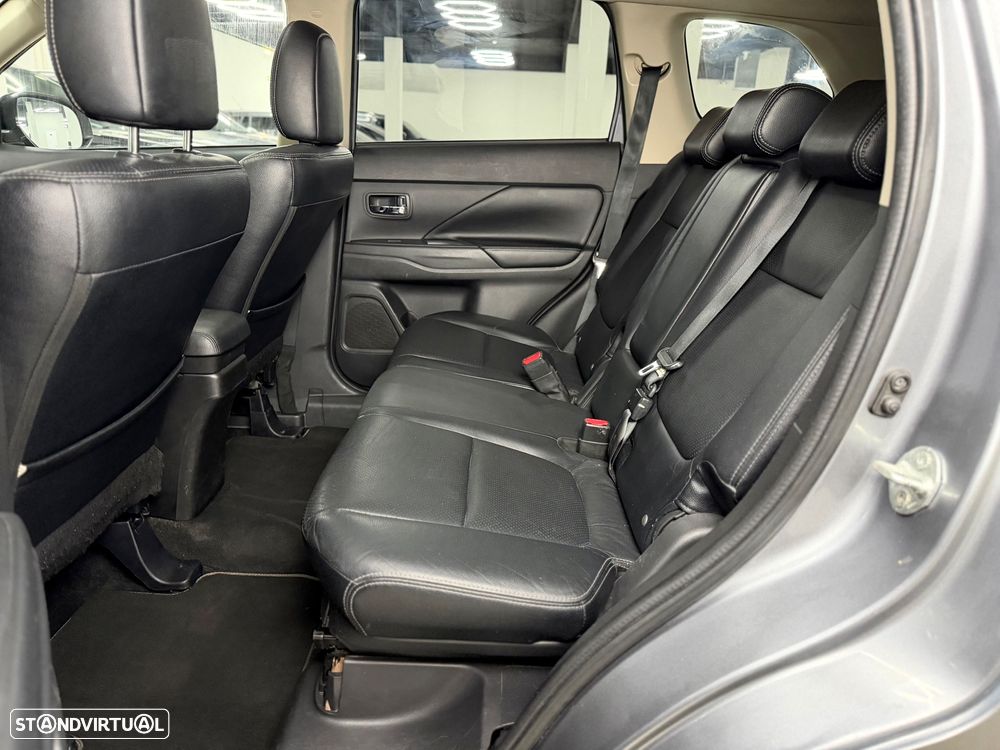 Mitsubishi Outlander 2.2 DI-D Instyle Navi AT 4WD - 20