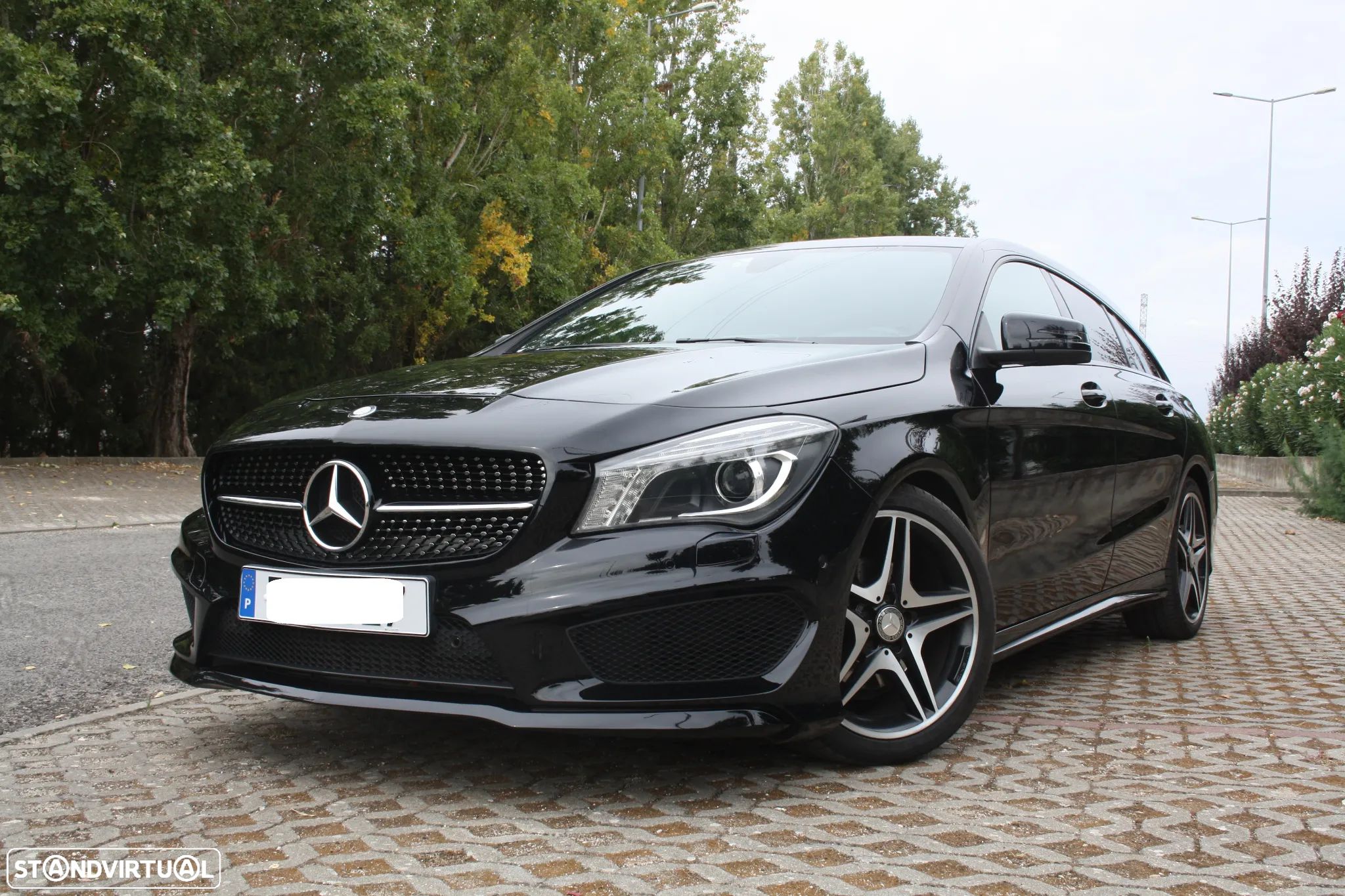 Mercedes-Benz CLA 180 d Shooting Brake AMG Line - 1