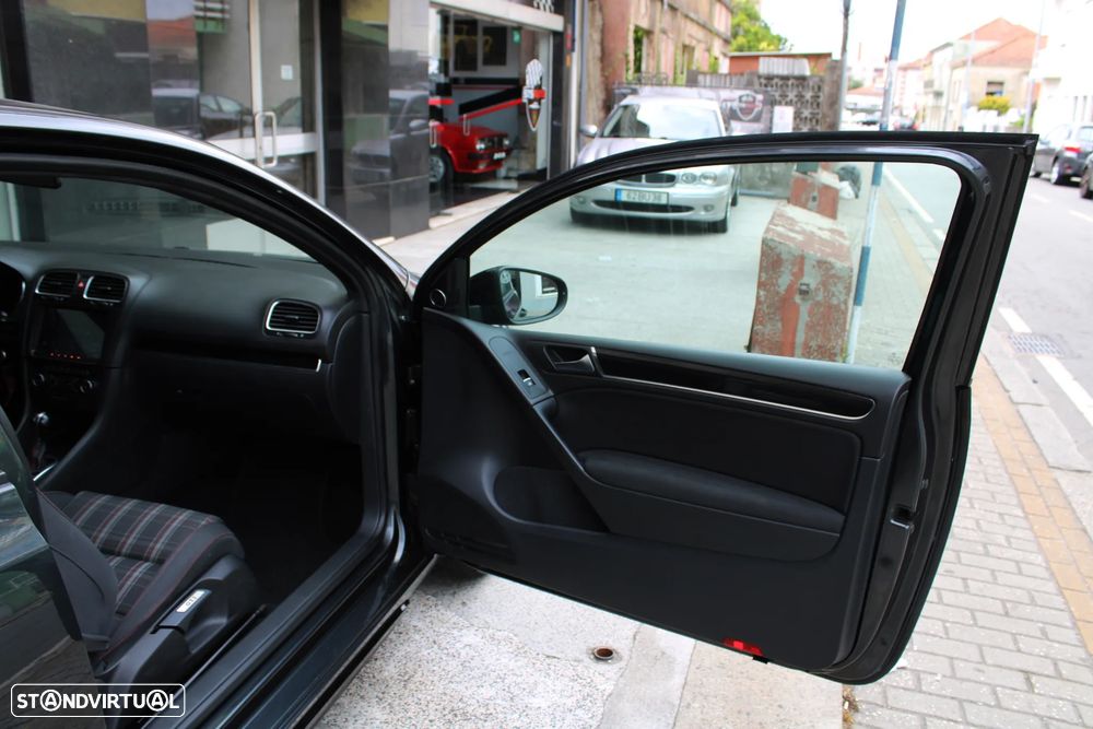 VW Golf 2.0 GTI DSG - 26