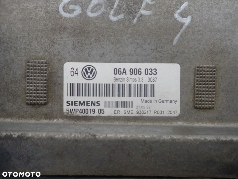 KOMPUTER SILNIKA VOLKSWAGEN GOLF IV 06A906033 - 2