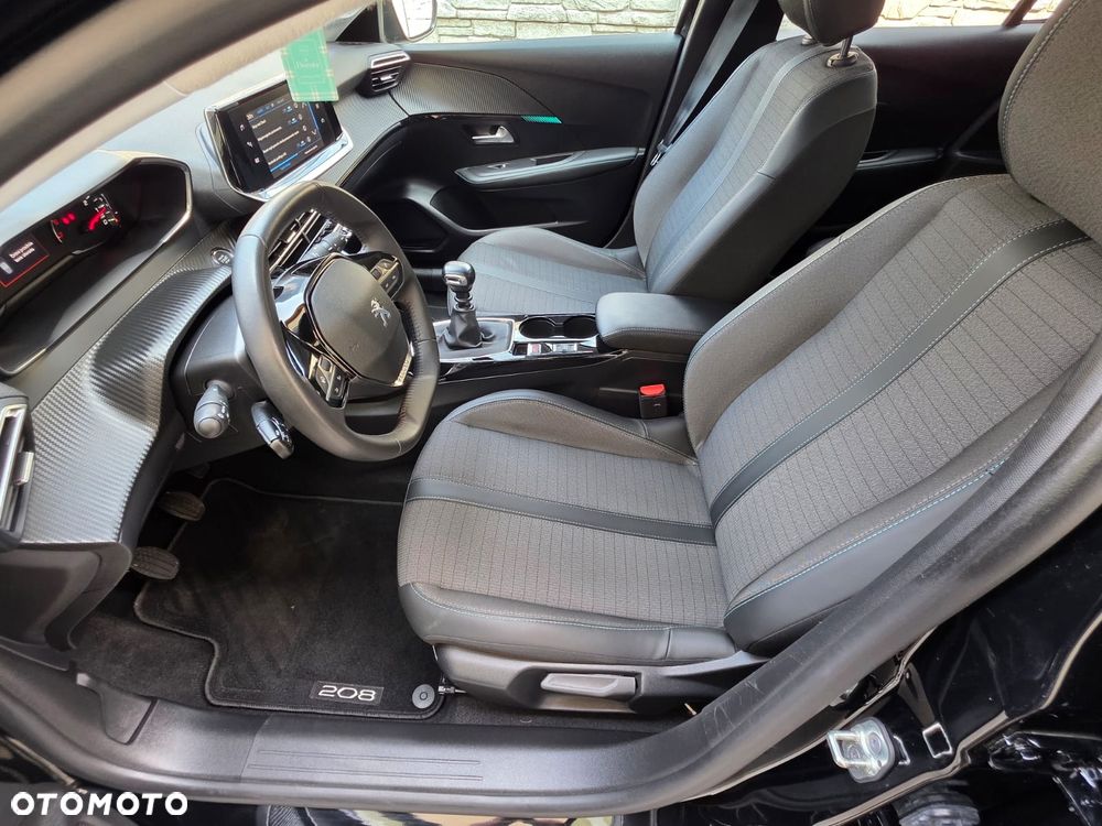 Peugeot 208 - 22