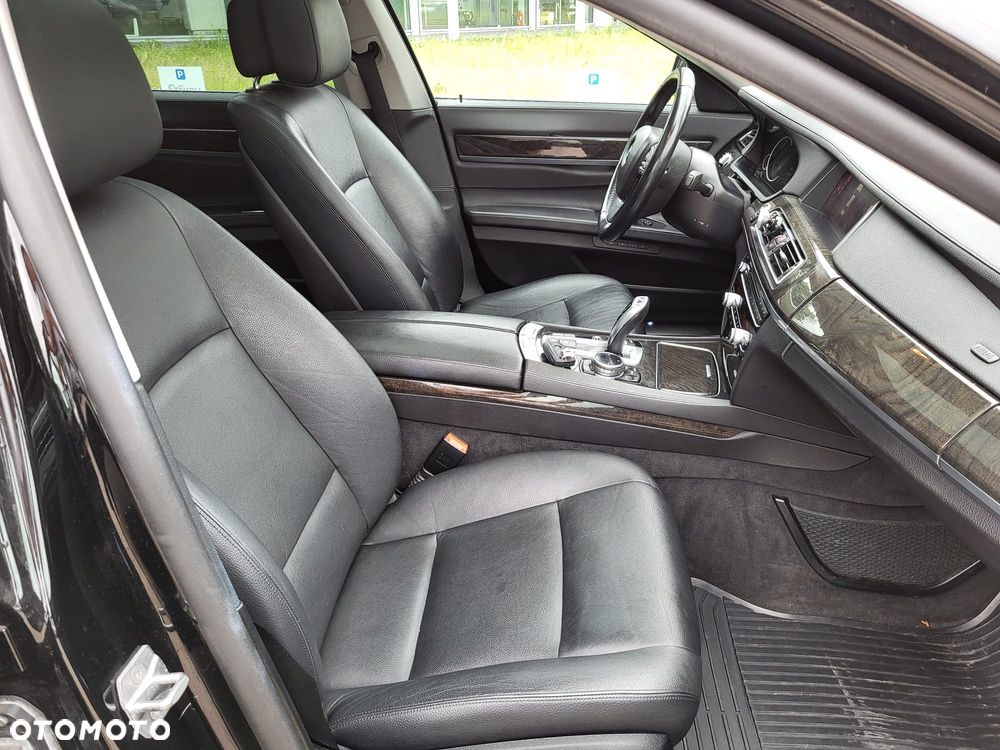 BMW Seria 7 740i Edition Exclusive - 7