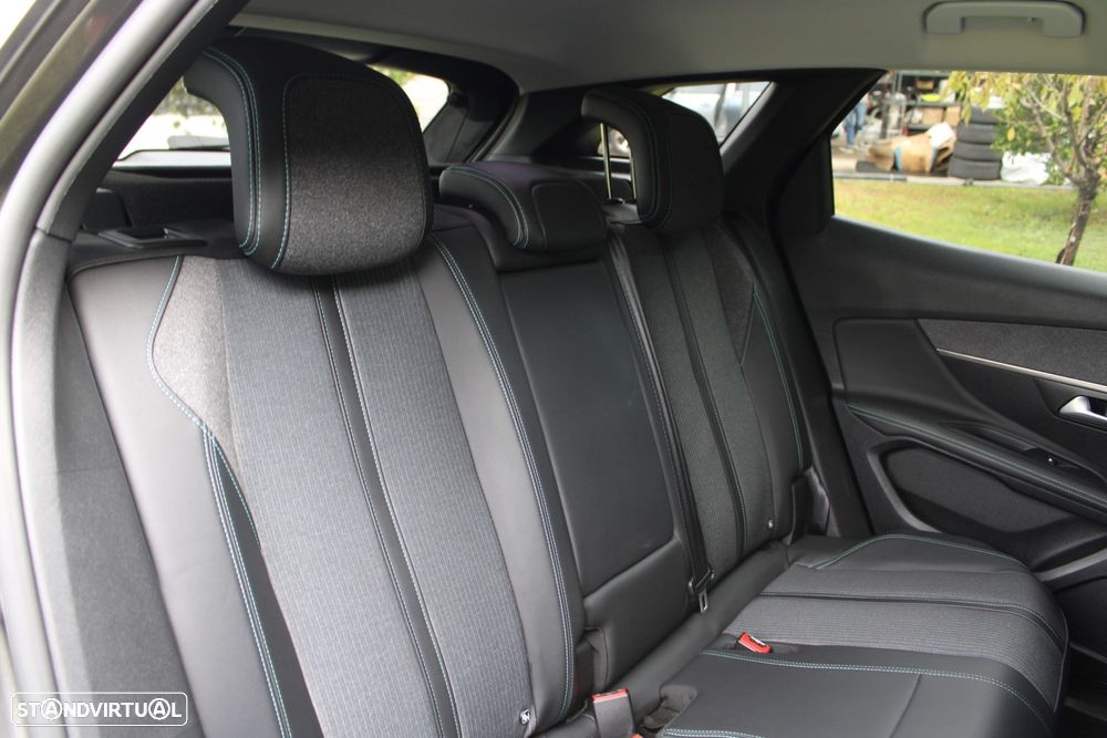 Peugeot 3008 1.6 Hybrid Allure Pack e-EAT8 - 26