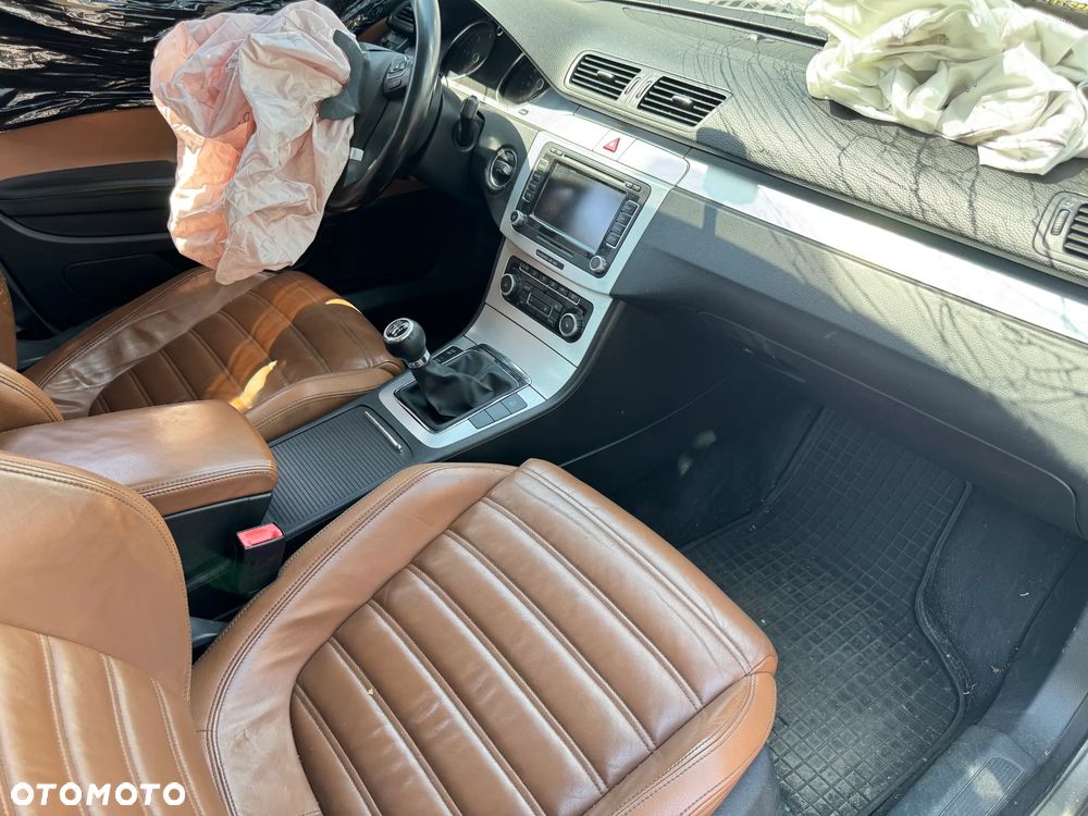 VOLKSWAGEN PASSAT CC 2010 *SAMOCHÓD NA CZĘŚCI*  870 N  7S / C8Y  MASKA, LAMPA, DRZWI, LUSTERKO, ZDERZAK, GRILL, BŁOTNIK, KLAPA, BELKA, DESKA, FOTELE, KANAPA, ĆWIARTKA KIEROWNICA, TARCZE, ZACISKI, ZAWIESZENIE, KOMPLETNY PRZÓD, KOMPLETNY TYŁ, LICZNIK, ZEGARY, PRAWE LEWE PRZÓD TYŁ - 5