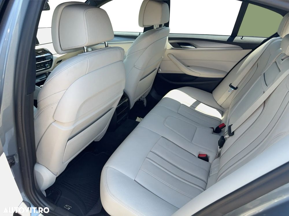 BMW Seria 5 540i xDrive AT - 12