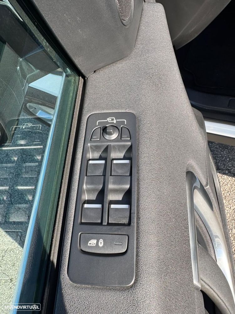 Land Rover Discovery Sport 2.0 eD4 HSE Luxury - 17