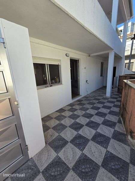 Alugo  T2+1 com 300m2 de jardim - Grande imagem: 4/8