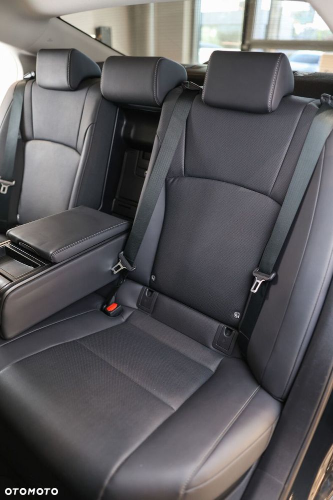 Lexus ES 300h Business Edition - 13
