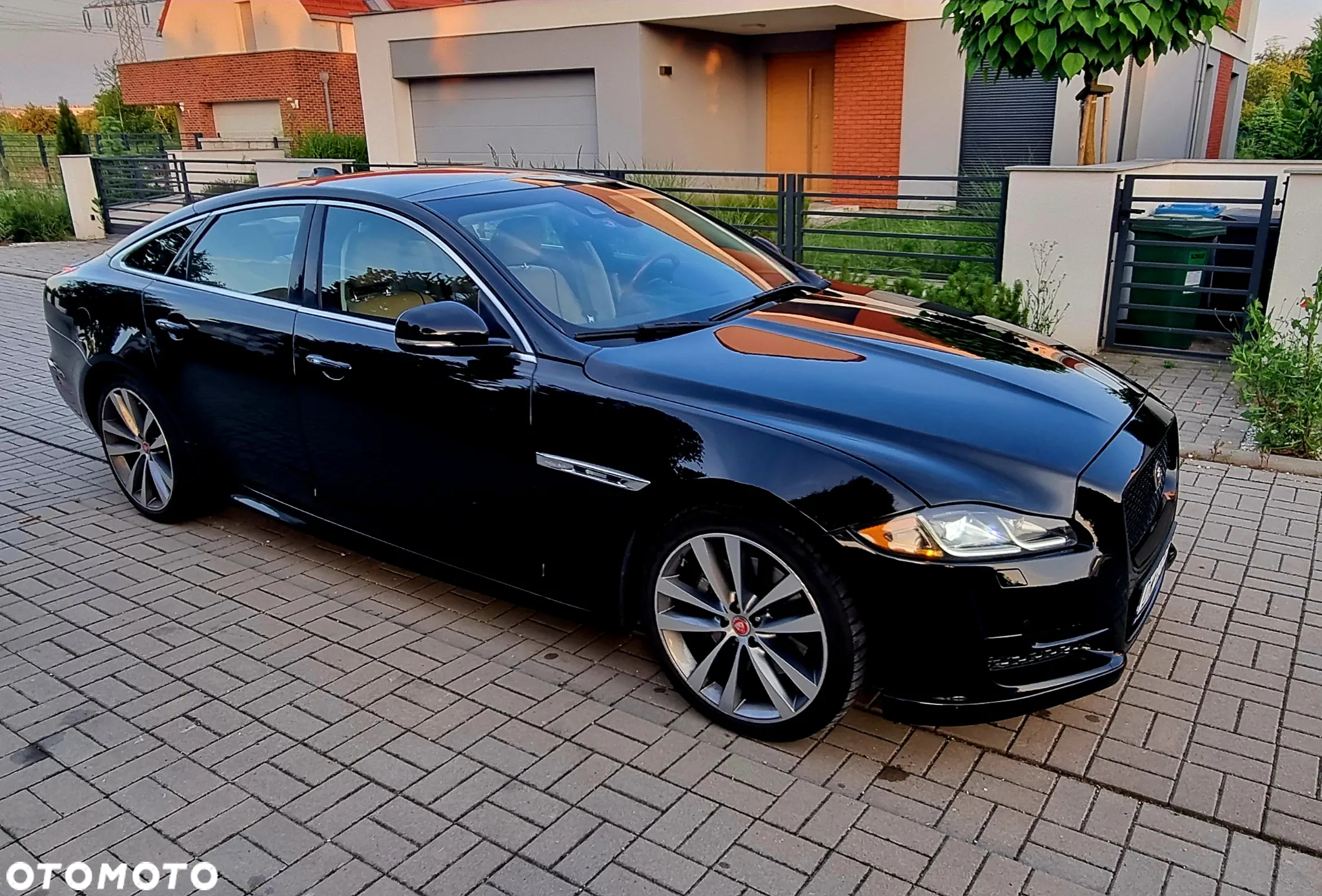 Jaguar XJ 3.0 V6 Kompressor AWD R-Sport - 2