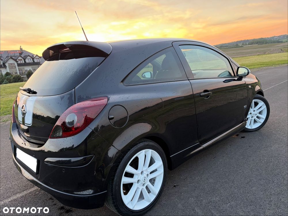 Opel Corsa 1.4 16V Cosmo - 8
