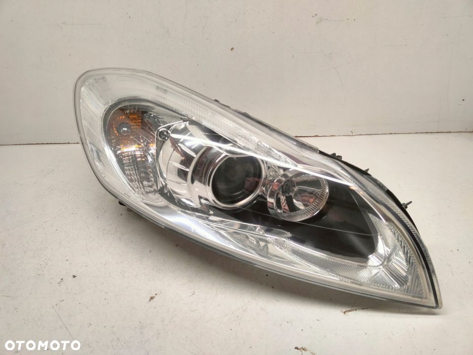 LAMPA PRAWA PRAWY PRZÓD VOLVO C70 II LIFT XENON - 1