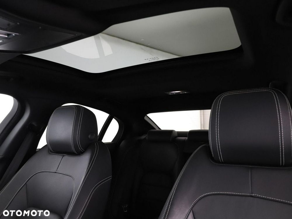Jaguar XE 20d R-Sport - 40