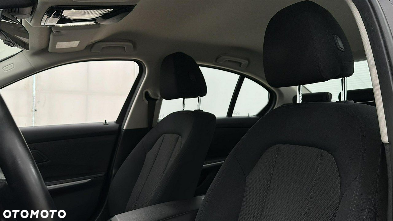 BMW Seria 3 318d - 17