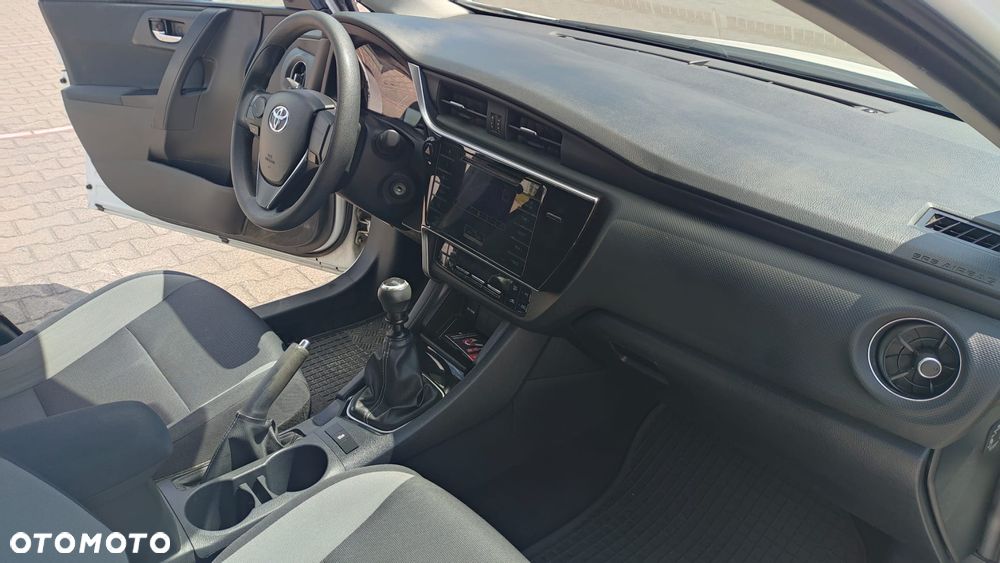 Toyota Auris 1.4 D-4D Business Edition - 9