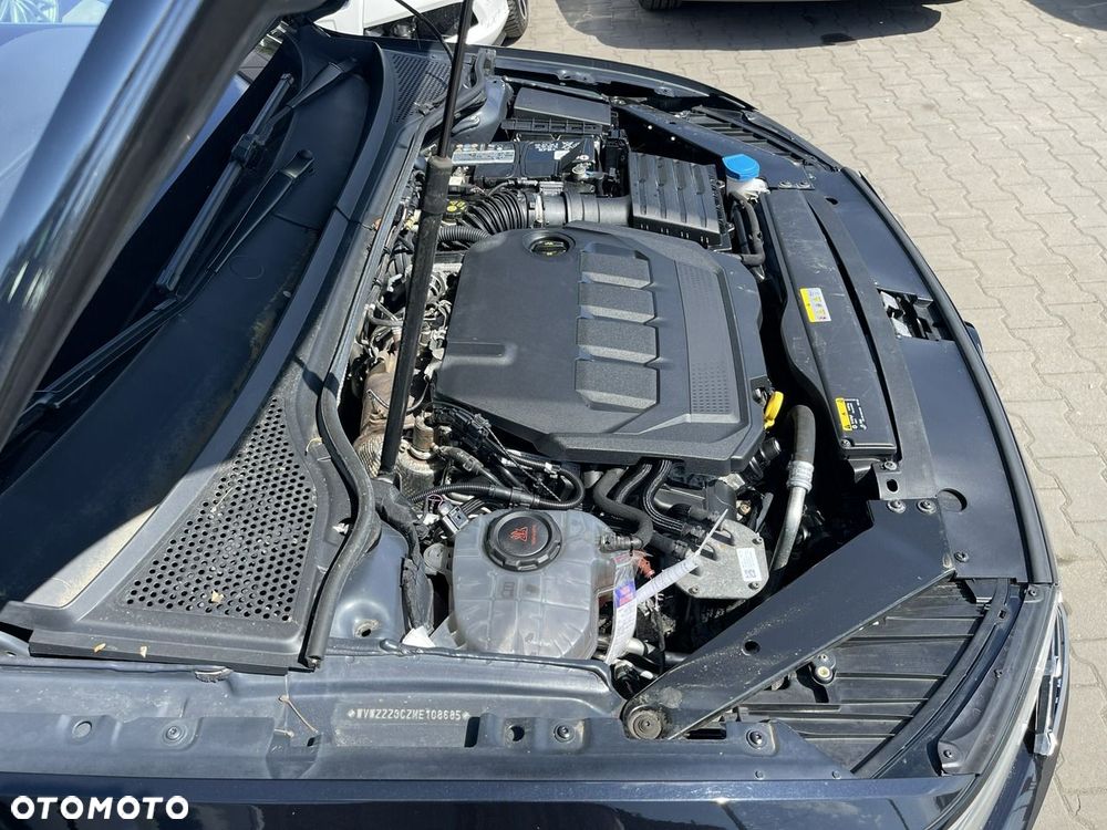 Volkswagen Passat Variant 2.0 TDI SCR DSG Conceptline - 14