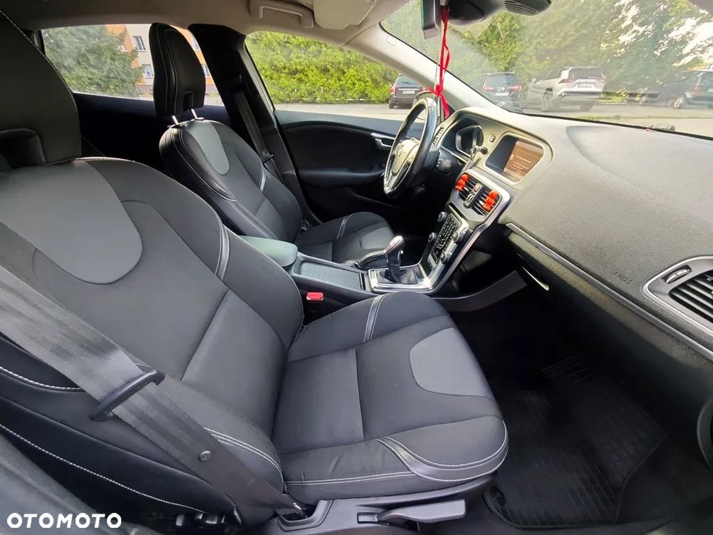 Volvo V40 D2 Momentum - 32