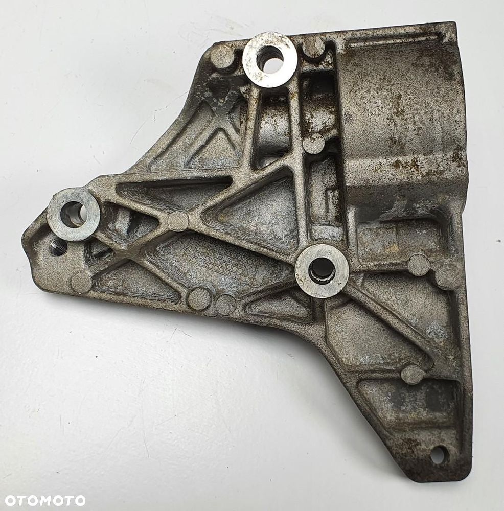 ŁAPA WSPORNIK SPRĘŻARKI VW TOURAN 1.2 TSI 03F260885 - 3