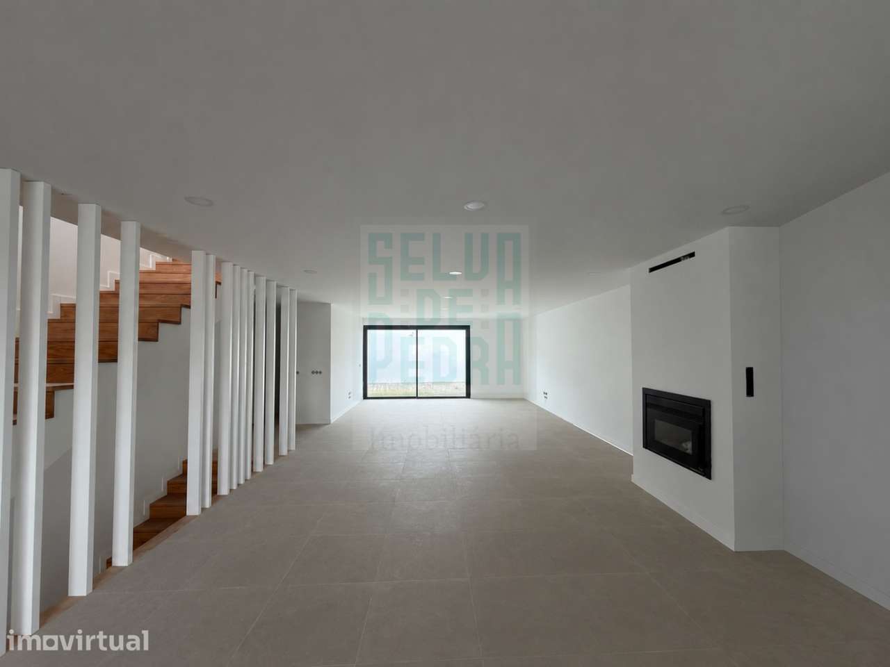 Última Moradia V4 de 3 Frentes com Garagem para 3 Viaturas | Vila Nov - Grande imagem: 2/27
