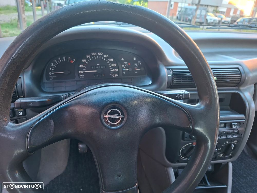 Opel Astra 1.4i GT - 6