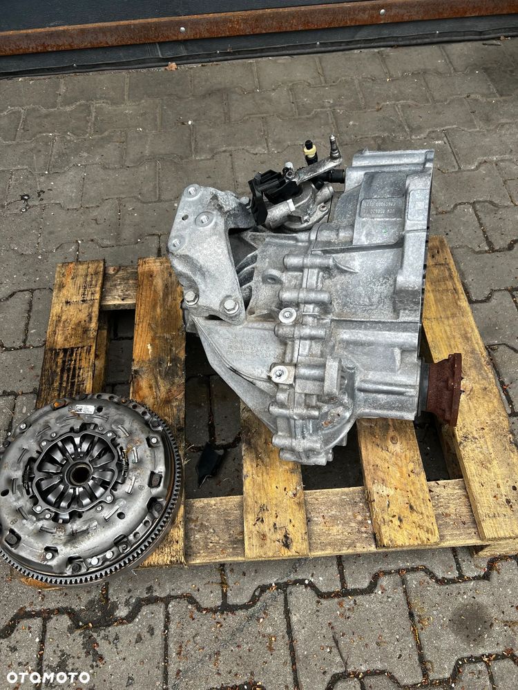 Skrzynia biegów UEW AUDI VW SKODA MANUALNA 6 BIEGÓW SPRZĘGŁO 05E141025A - 1