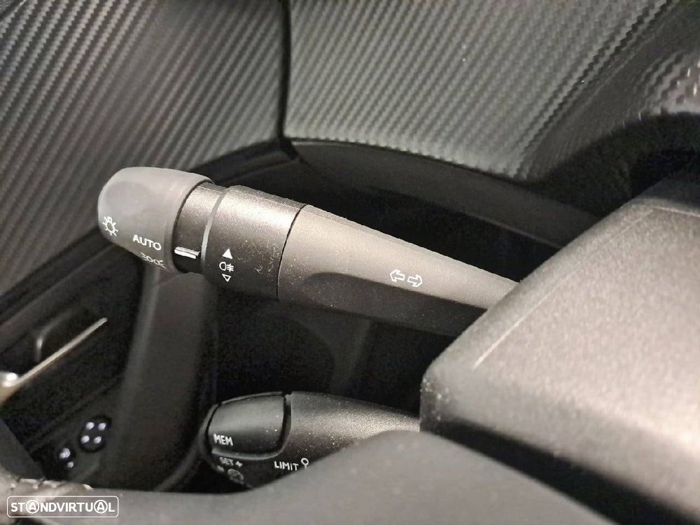 Peugeot e-2008 54 kWh Allure - 14