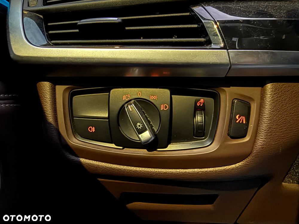 BMW X5 xDrive40d - 16