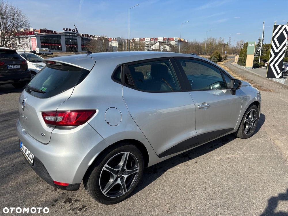 Renault Clio TCe 90 Paris - 9