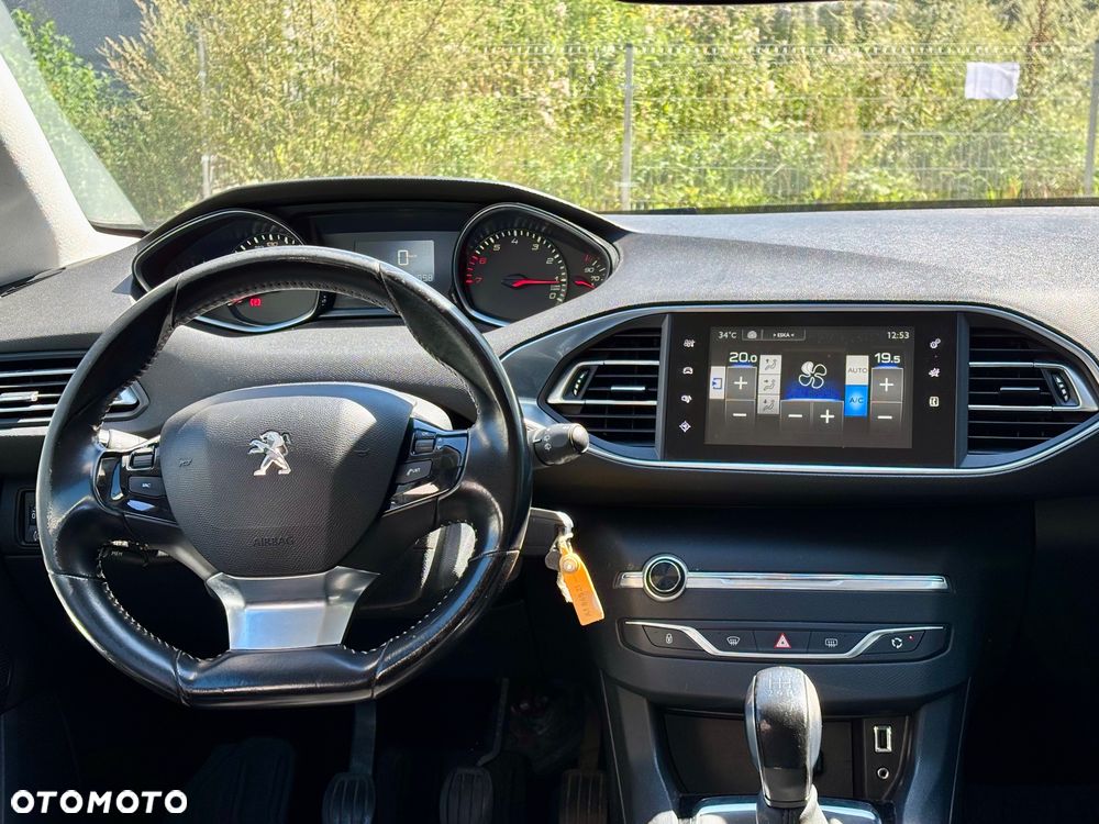 Peugeot 308 1.2 PureTech Allure S&S - 15