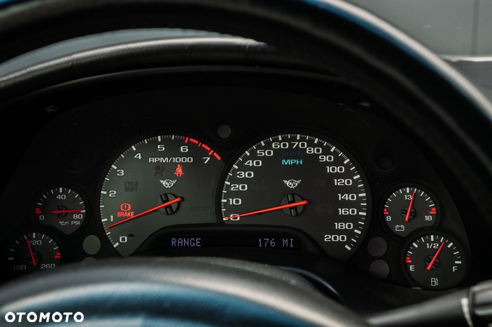 Chevrolet Corvette - 25