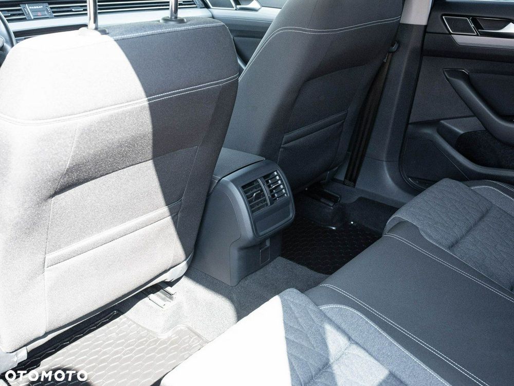 Volkswagen Passat - 26