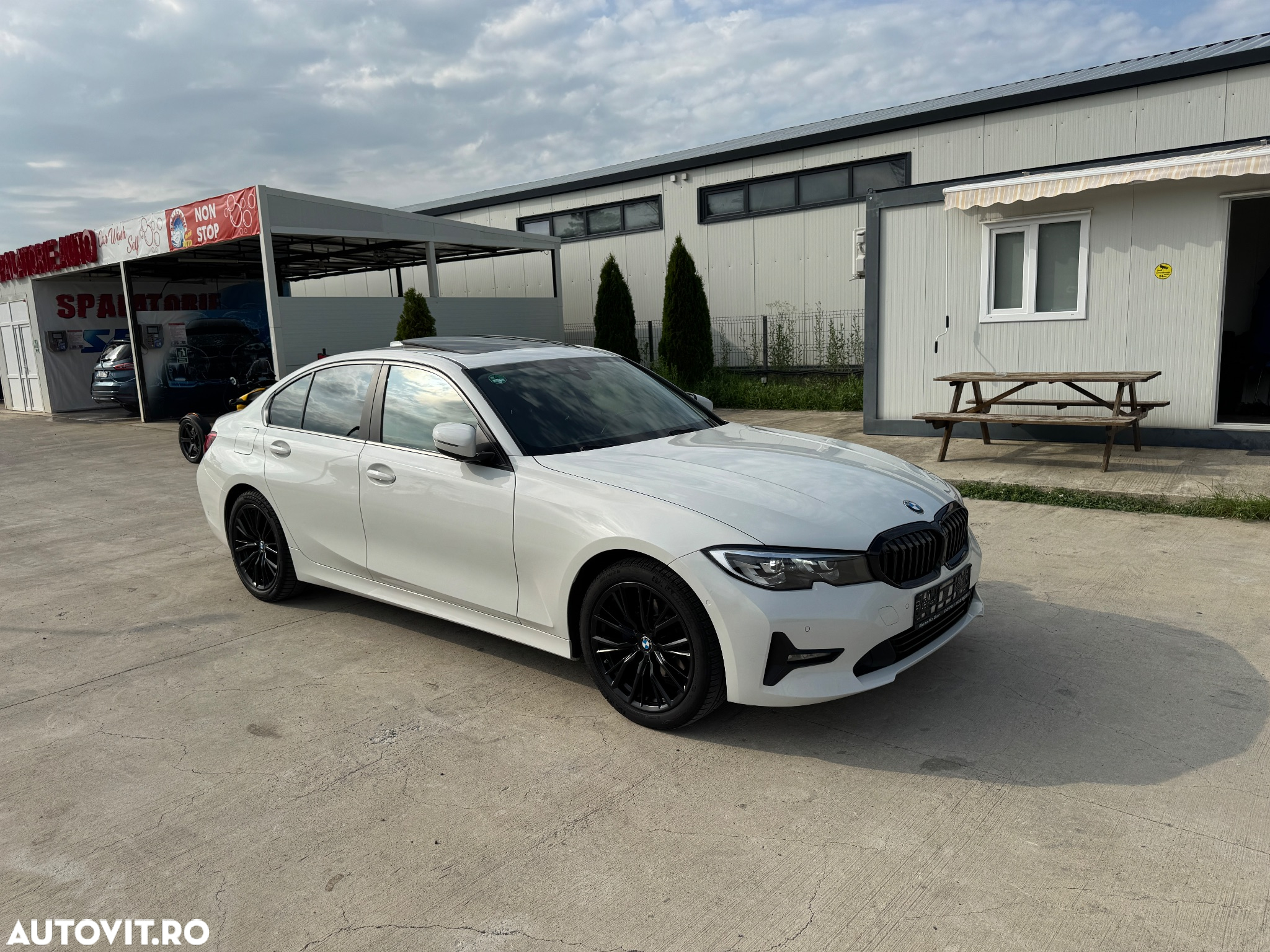 BMW Seria 3 320i GT Aut. Luxury Line - 11