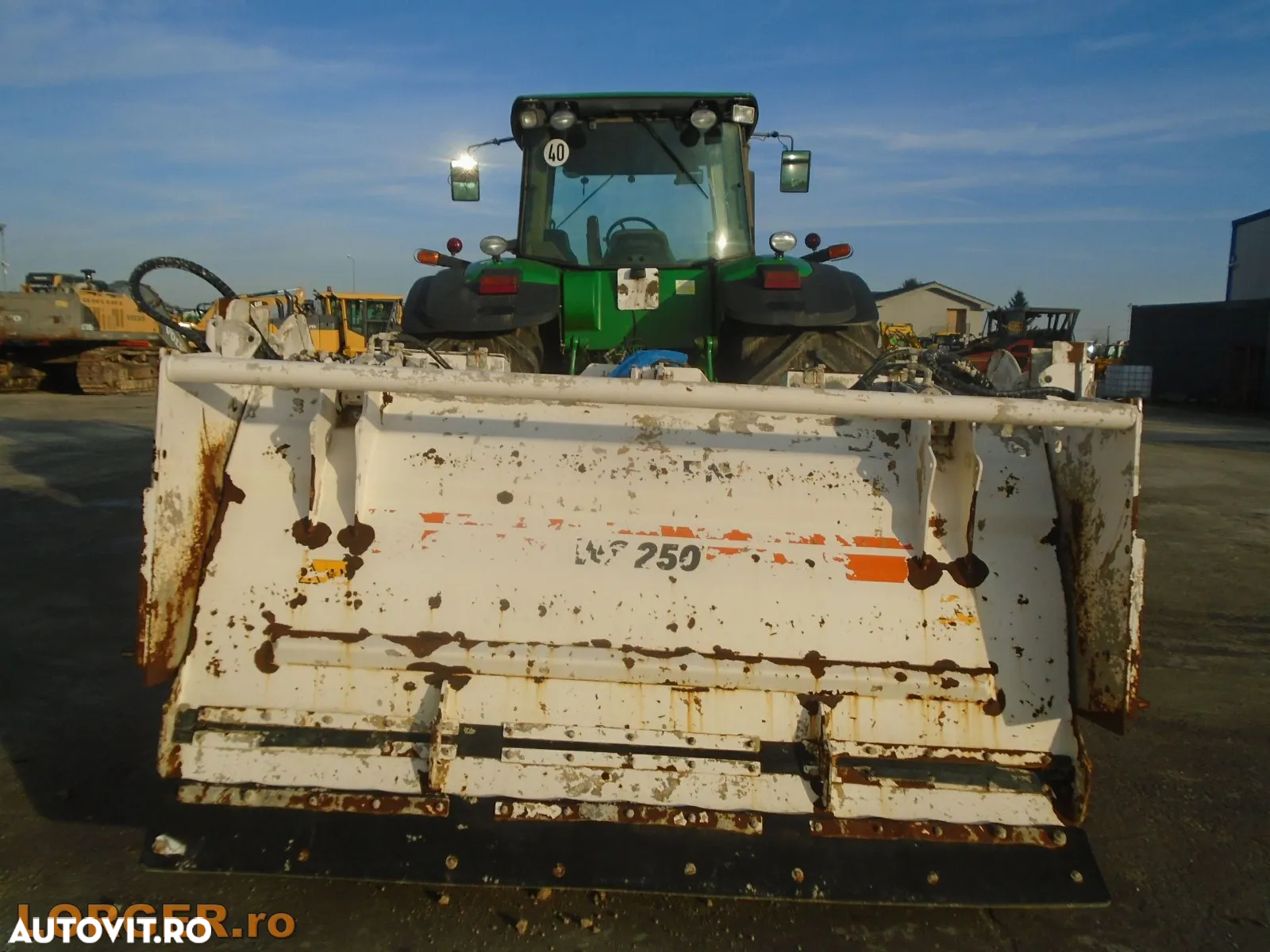 John Deere 8530 cu stabilizator de sol Wirtgen WS 250 - 7