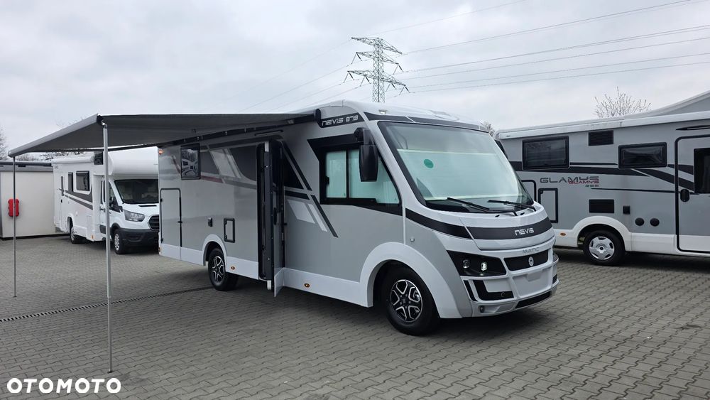 McLOUIS NEVIS 879 - INTEGRA - KAMPER - 2