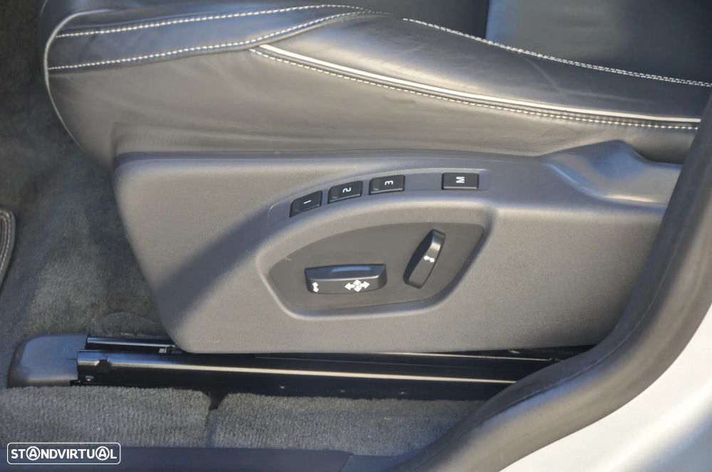 Volvo XC 60 2.0 D4 R-Design Summum Geartronic - 35