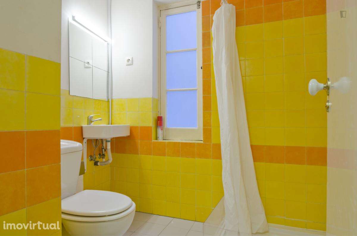 Quarto - localizado em Intendente Lisbon - Grande imagem: 2/19