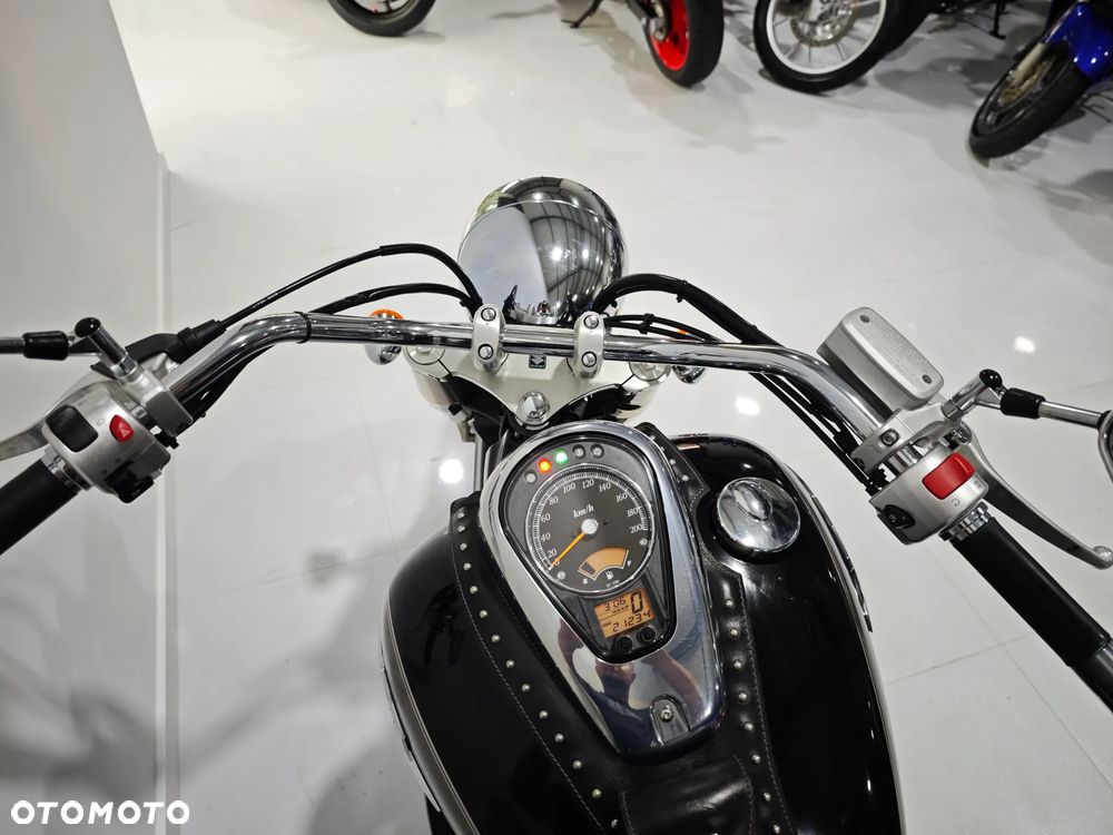 Suzuki Intruder - 10