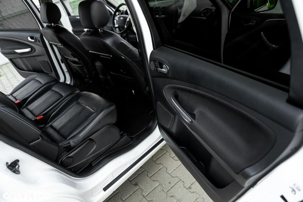 Ford S-Max - 33