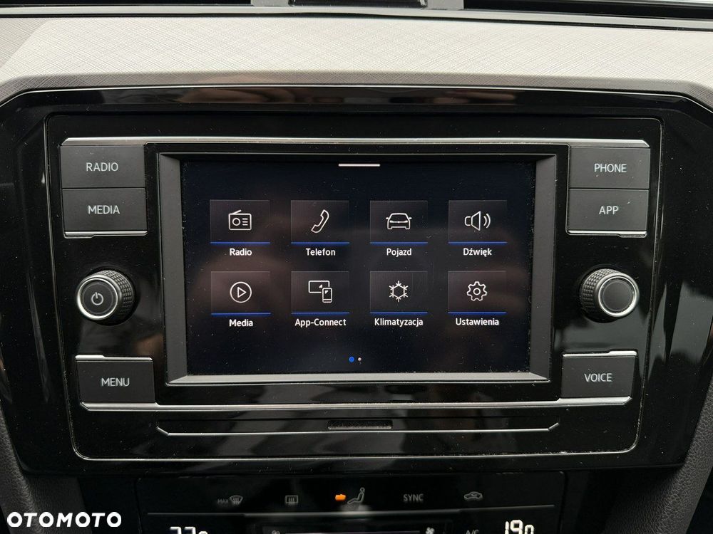 Volkswagen Passat - 25