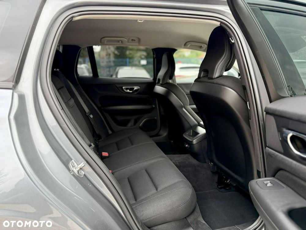 Volvo V60 D4 AWD Geartronic Momentum Pro - 12