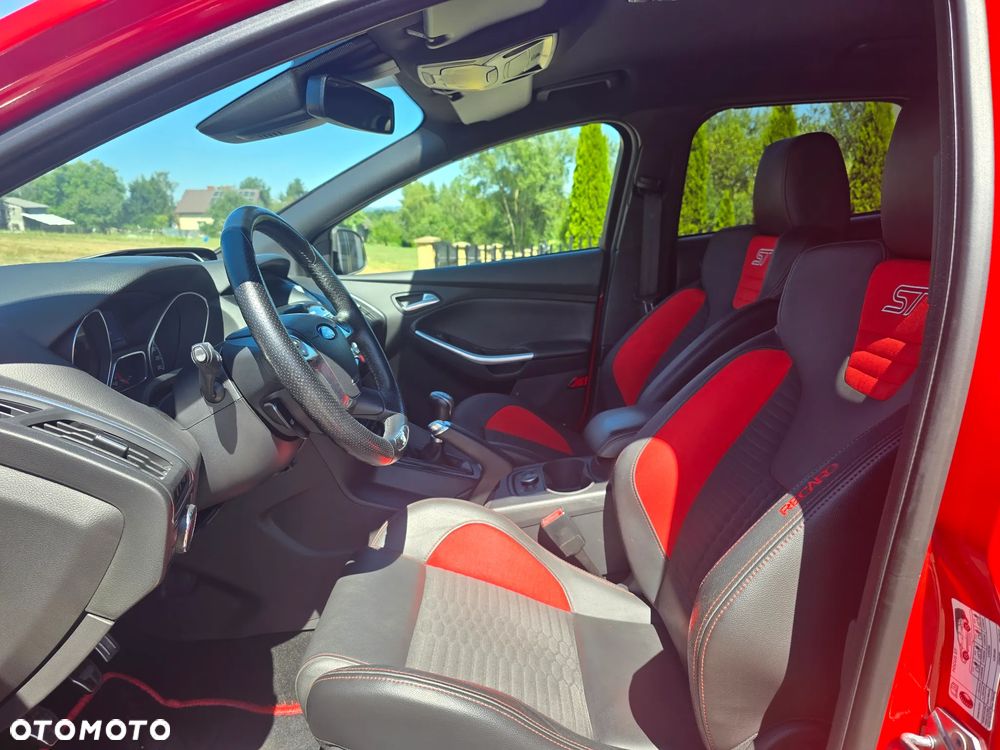 Ford Focus 2.0 EcoBoost ST - 19